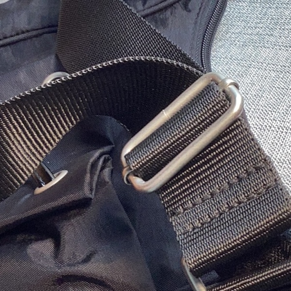 Baggalini black crossbody - Picture 5 of 16